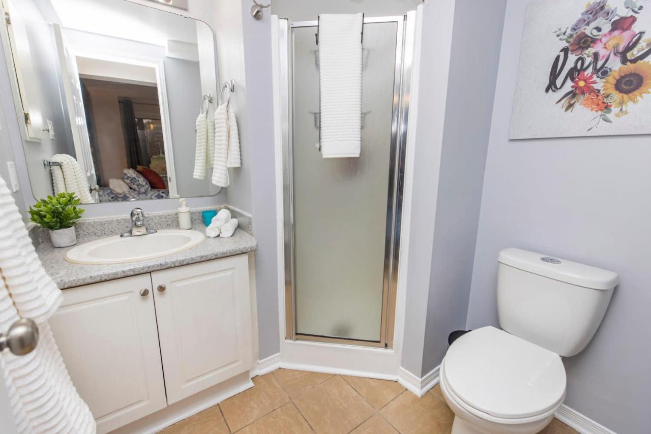 Modern Studio W King Bed - Central Ottawa Luaran gambar